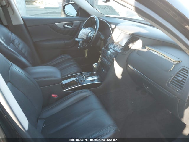 2014 INFINITI QX70 VIN: JN8CS1MU1EM450111