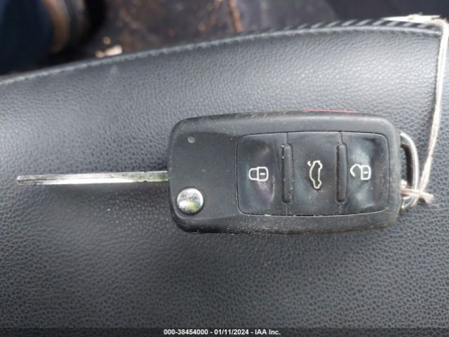 3VW517AT7EM817424 Volkswagen Beetle 1.8t