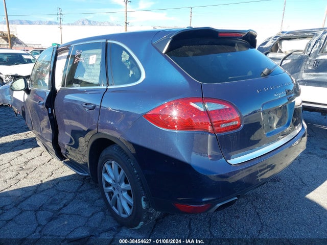 2011 PORSCHE CAYENNE WP1AA2A29BLA08532 Photo 2