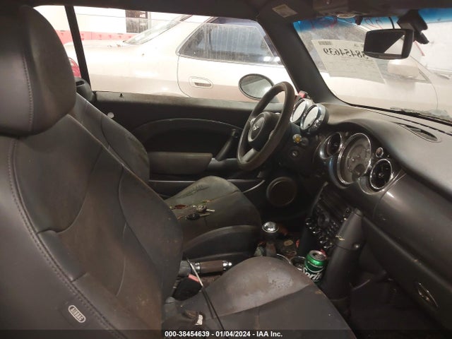 2006 MINI COOPER S WMWRH33536TJ42663 Photo 4