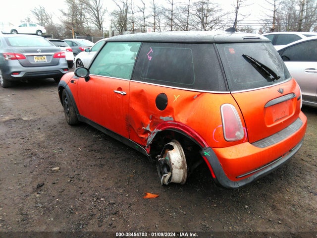 2005 MINI COOPER WMWRC33545TJ71750 Photo 2
