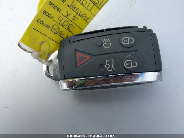 2011 JAGUAR XF SAJWA0GB8BLR81437 Photo 10