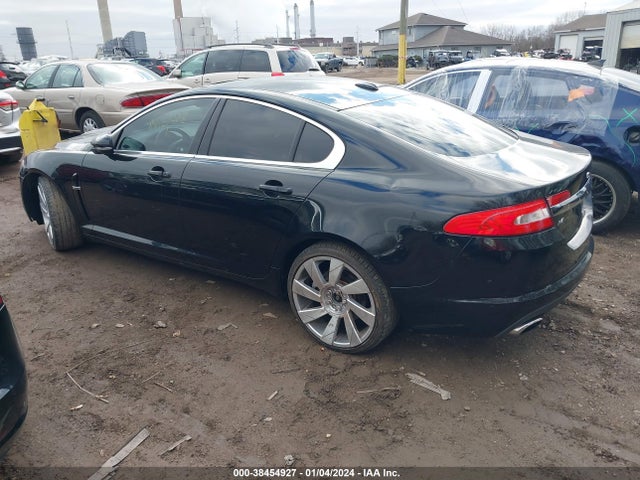 2011 JAGUAR XF SAJWA0GB8BLR81437 Photo 2