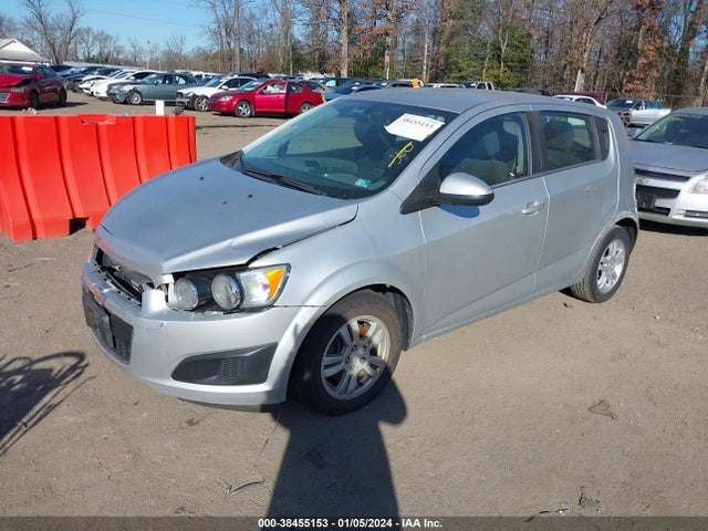 Chevrolet Sonic Lt Auto 2015 1G1JC6SH6F4149296 Image 2