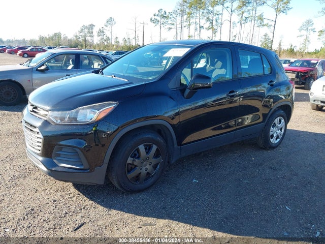 Chevrolet TRAX LS 2018 3GNCJKSB4JL200833 Image 2