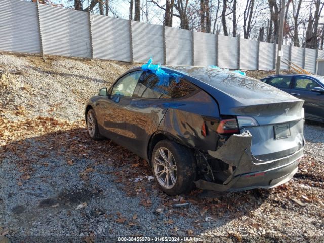 2023 TESLA MODEL Y 7SAYGDEE9PF715562 Photo 2