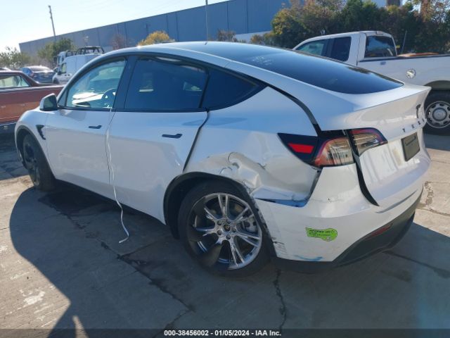 2023 TESLA MODEL Y 7SAYGAEE0PF781397 Photo 2