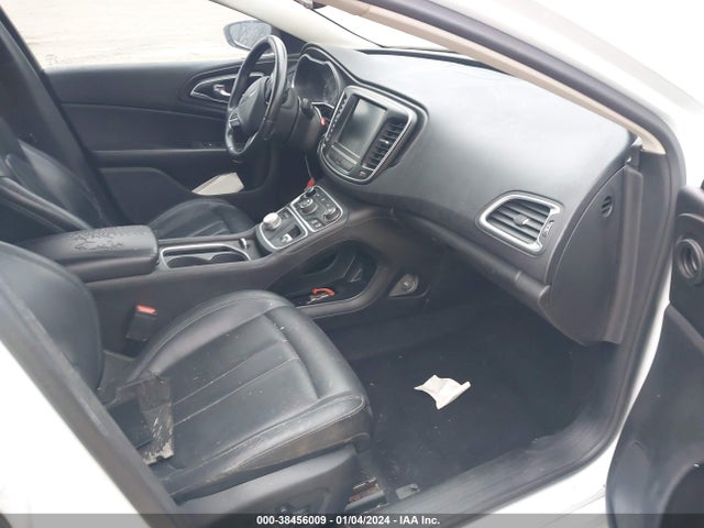 Chrysler 200 Limited Platinum 2017 1C3CCCAB1HN509992 Image 5