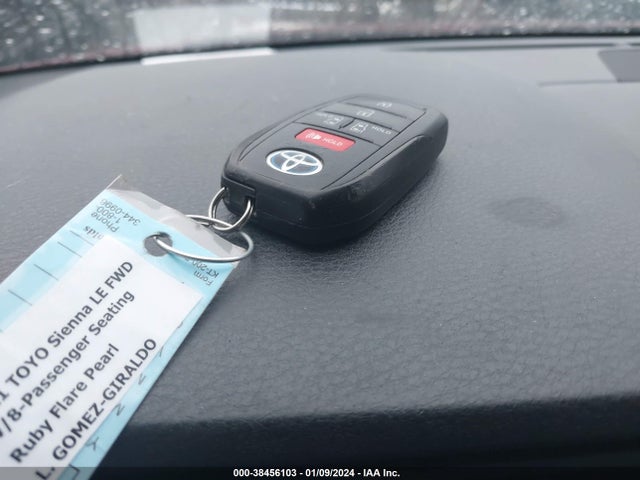 Toyota SIENNA LE 2021 5TDKRKEC3MS073881 Image 11