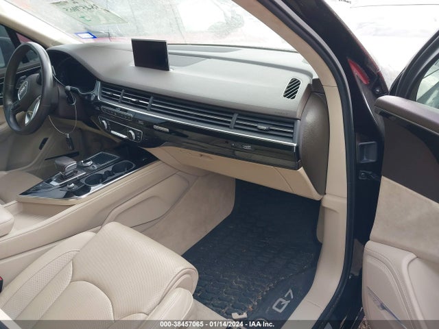 Audi Q7 3.0t Premium 2018 WA1VAAF76JD043937 Image 5