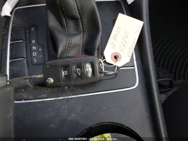 1VWAT7A39EC095156 Volkswagen Passat 1.8t S
