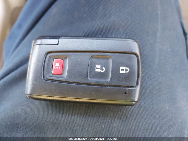 2004 TOYOTA PRIUS VIN: JTDKB20U740085779