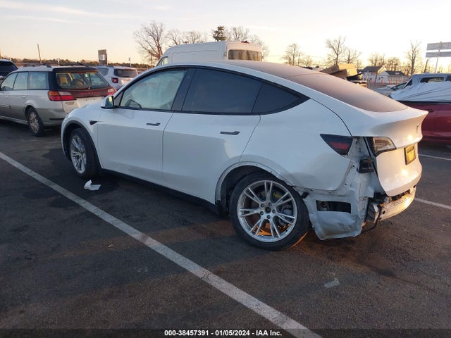 2020 TESLA MODEL Y 5YJYGDEE1LF031175 Photo 2