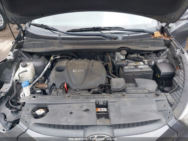 KM8JUCAG0FU996001 Hyundai TUCSON SE