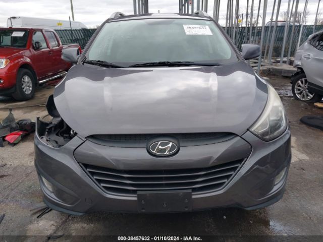 KM8JUCAG0FU996001 Hyundai TUCSON SE