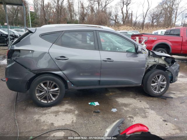 KM8JUCAG0FU996001 Hyundai TUCSON SE