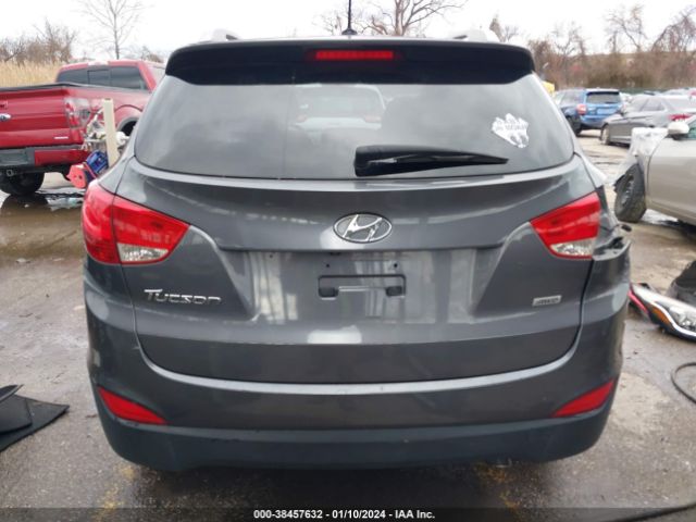 KM8JUCAG0FU996001 Hyundai TUCSON SE