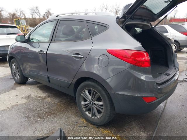 KM8JUCAG0FU996001 Hyundai TUCSON SE
