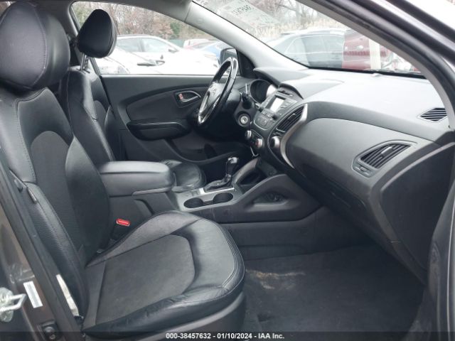 KM8JUCAG0FU996001 Hyundai TUCSON SE
