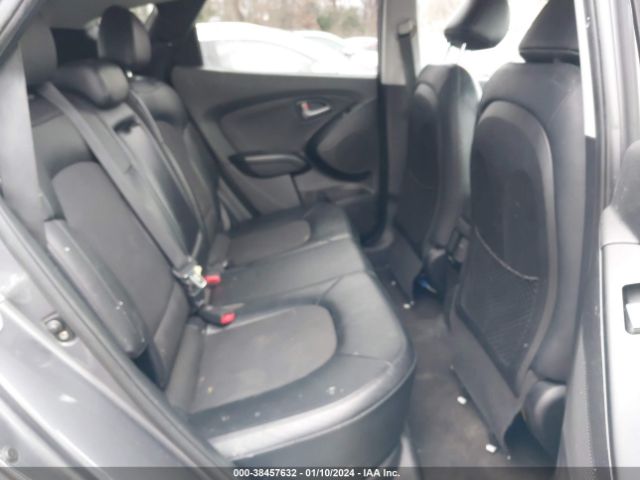 KM8JUCAG0FU996001 Hyundai TUCSON SE
