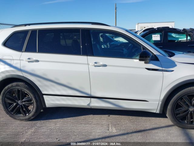 3VVCB7AX6NM153838 Volkswagen Tiguan 2.0t Se R-line Black