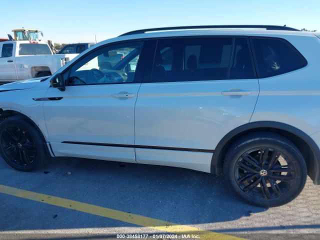 3VVCB7AX6NM153838 Volkswagen Tiguan 2.0t Se R-line Black