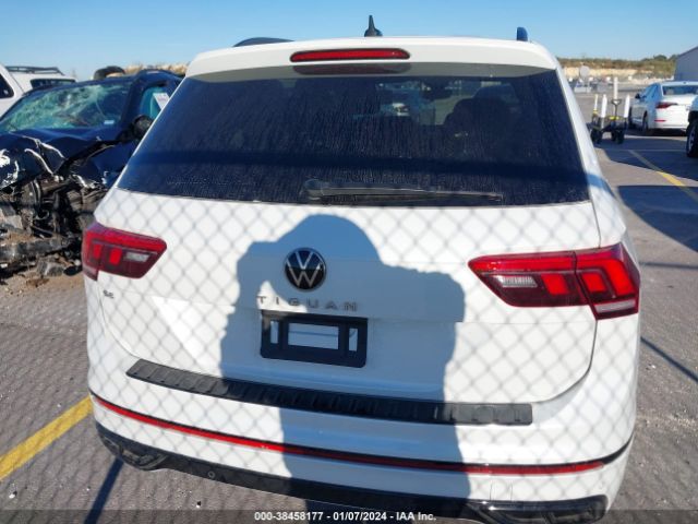 3VVCB7AX6NM153838 Volkswagen Tiguan 2.0t Se R-line Black