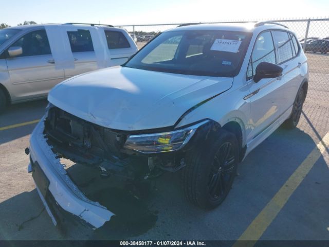3VVCB7AX6NM153838 Volkswagen Tiguan 2.0t Se R-line Black
