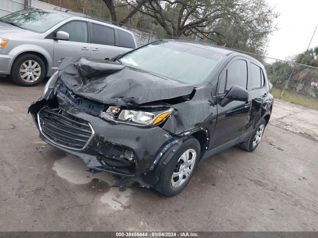 Chevrolet TRAX LS 2017 3GNCJKSB8HL167653 Image 2