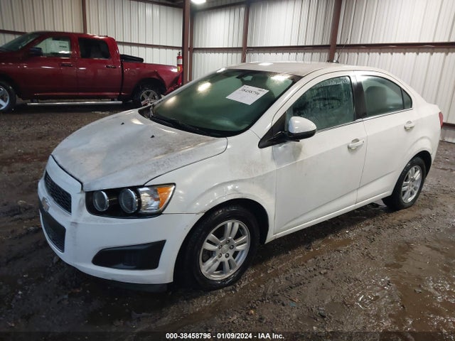 Chevrolet Sonic Lt Auto 2015 1G1JC5SB5F4168458 Image 2