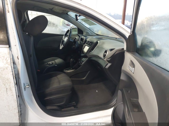 Chevrolet Sonic Lt Auto 2015 1G1JC5SB5F4168458 Image 5