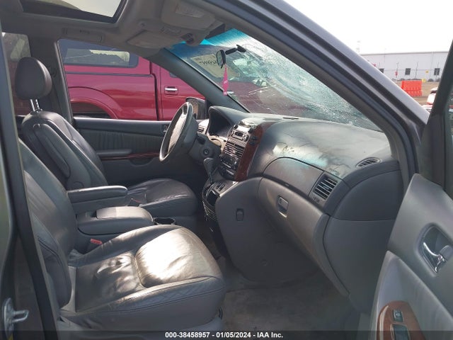 2004 TOYOTA SIENNA XLE VIN: 5TDZA22C94S069618
