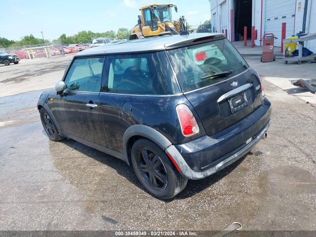 2006 MINI COOPER WMWRC33546TK72434 Photo 2