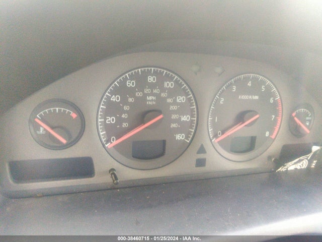 2001 VOLVO V70 XC 2.4T A SR VIN: YV1SZ58D511016266