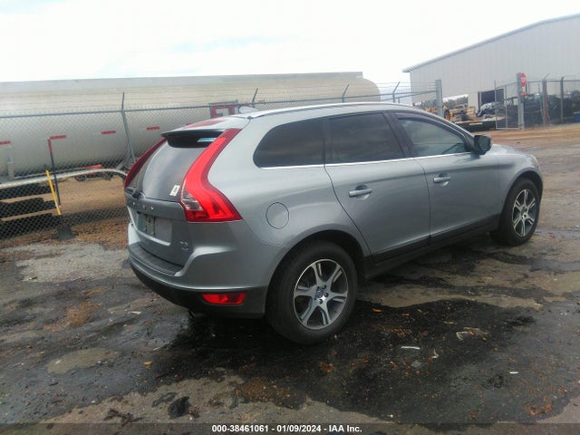 2011 Volvo Xc60 T6/t6 R-design მანქანა იყიდება აუქციონზე, vin: YV4902DZ7B2150073, აუქციონის ნომერი: 38461061