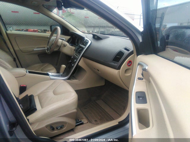 2011 Volvo Xc60 T6/t6 R-design მანქანა იყიდება აუქციონზე, vin: YV4902DZ7B2150073, აუქციონის ნომერი: 38461061