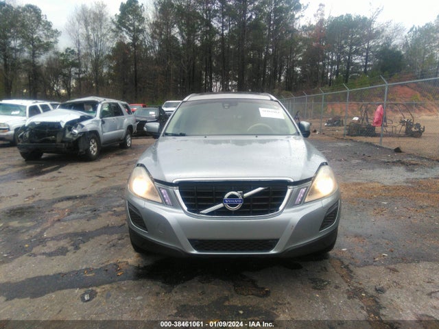 2011 Volvo Xc60 T6/t6 R-design მანქანა იყიდება აუქციონზე, vin: YV4902DZ7B2150073, აუქციონის ნომერი: 38461061