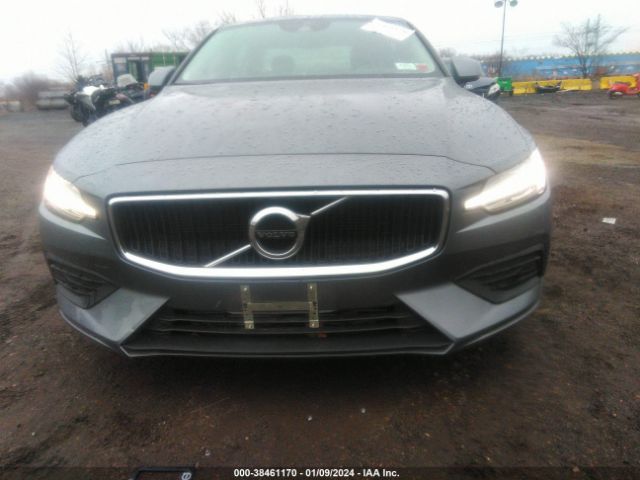 7JRA22TK3KG009780 Volvo S60 T6 Momentum