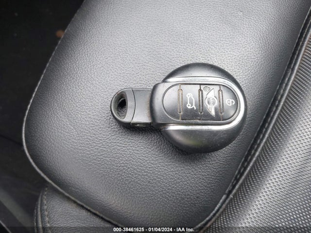 2017 MINI COUNTRYMAN WMZYV5C37H3E02215 Photo 10