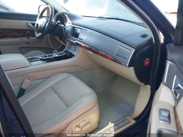 2011 JAGUAR XF SAJWA0FB0BLR93888 Photo 4