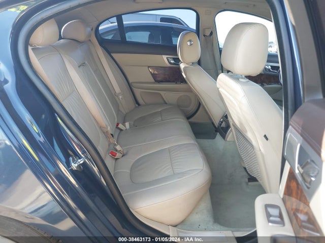 2011 JAGUAR XF SAJWA0FB0BLR93888 Photo 7