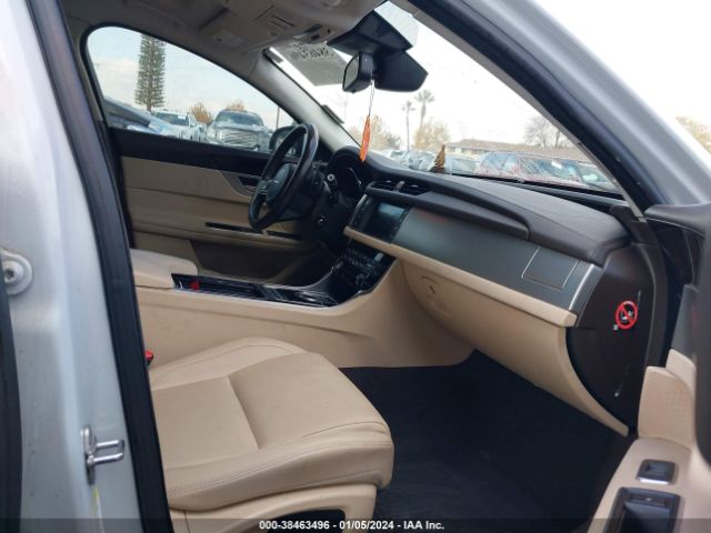 SAJBD4BV1GCY21616 Jaguar Xf 35t Premium