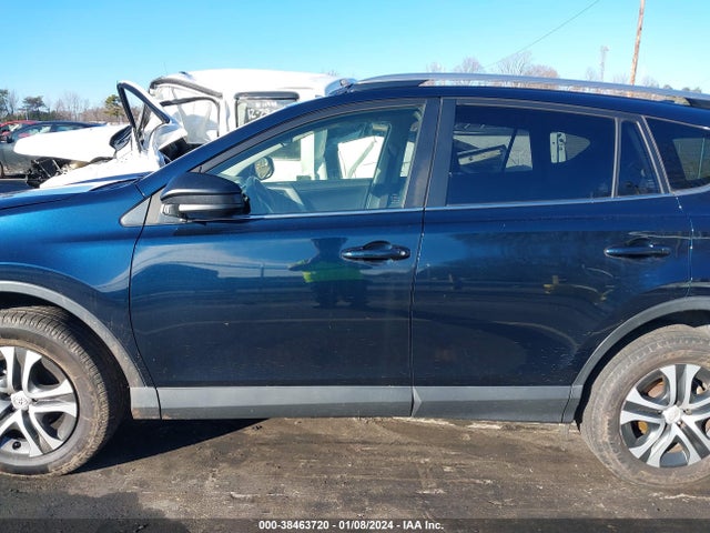 Toyota RAV4 LE 2018 JTMZFREV0JJ752372 Image 15