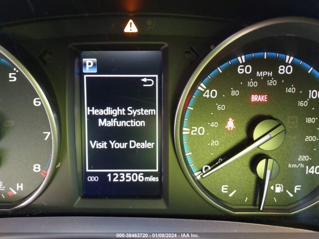 Toyota RAV4 LE 2018 JTMZFREV0JJ752372 Image 16