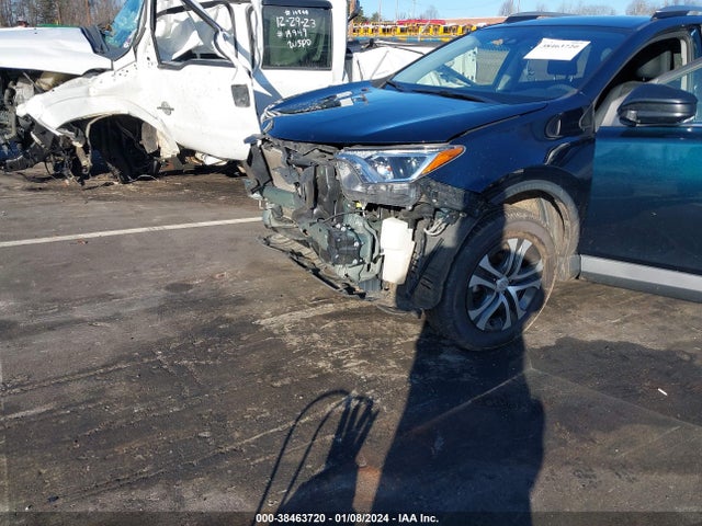 Toyota RAV4 LE 2018 JTMZFREV0JJ752372 Image 12