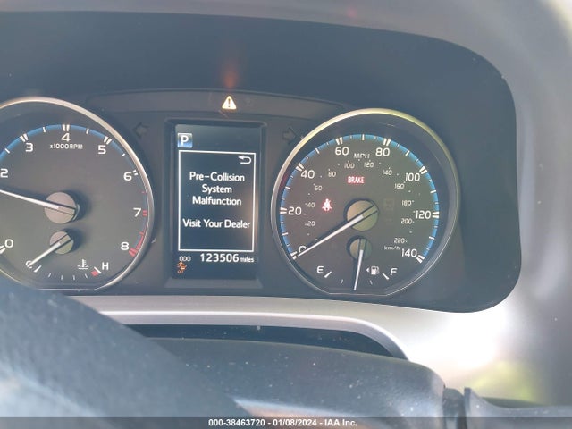 Toyota RAV4 LE 2018 JTMZFREV0JJ752372 Image 7