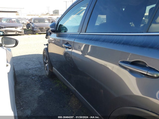 2018 TOYOTA RAV4 XLE VIN: JTMWFREV5JJ723050