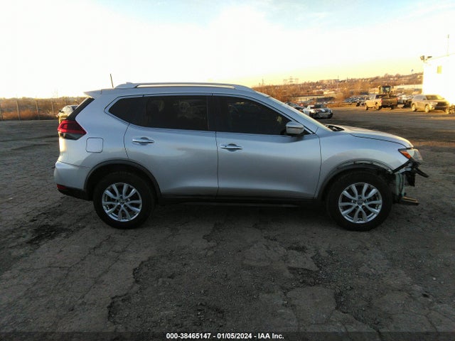 2018 NISSAN ROGUE SV VIN: KNMAT2MT9JP571832