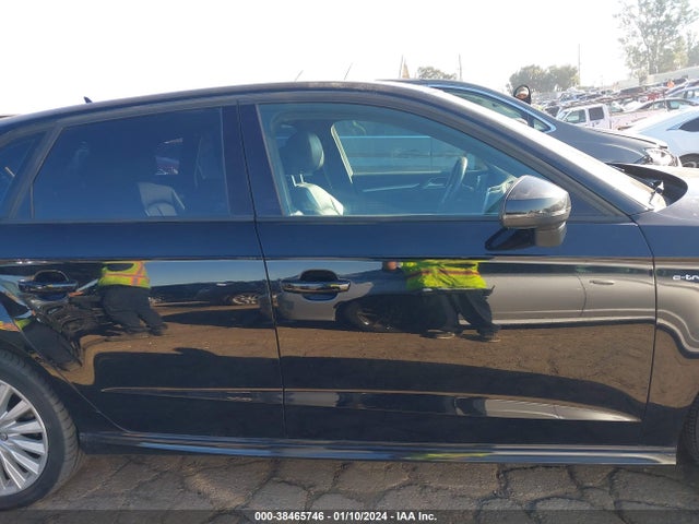 WAUUPBFF5HA047869 Audi A3 E-tron 1.4t Premium