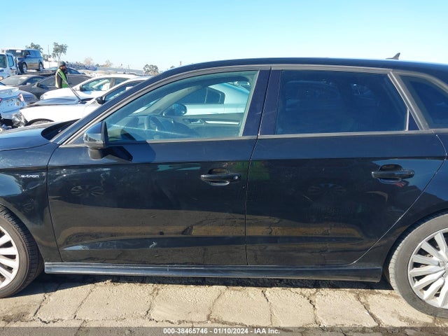 WAUUPBFF5HA047869 Audi A3 E-tron 1.4t Premium